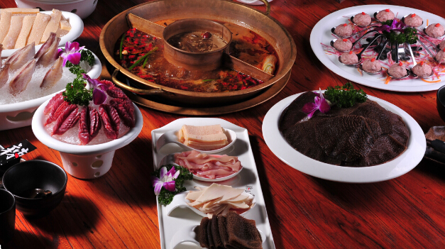 美蛙鱼头火锅加盟